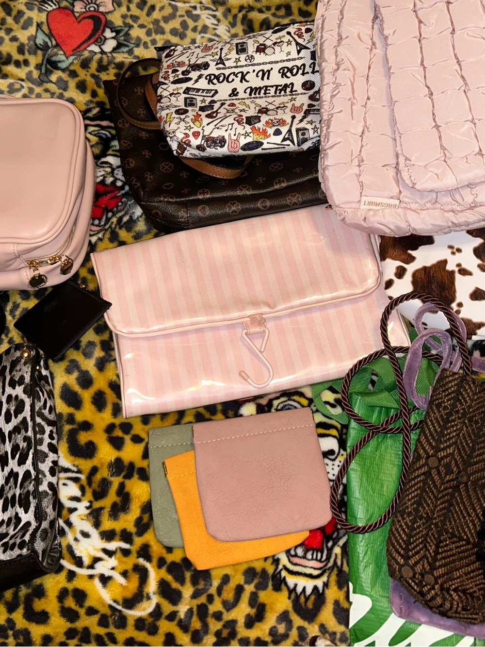 Bag lot - 14 items